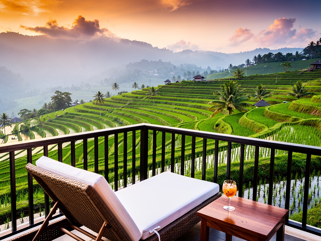 Pemandangan dari balkon villa menghadap alam terbuka